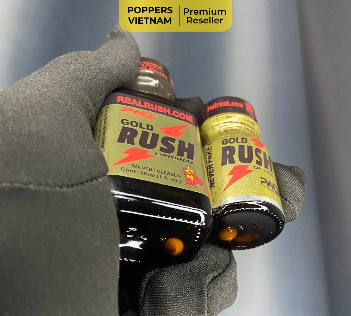 Tay cầm combo poppers Gold Rush 10ml và 30ml – phiên bản cổ điển dễ sử dụng