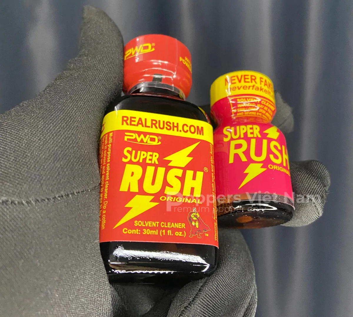 Tay cầm combo poppers Super Rush 10ml và 30ml – phiên bản nâng cấp dễ sử dụng.
