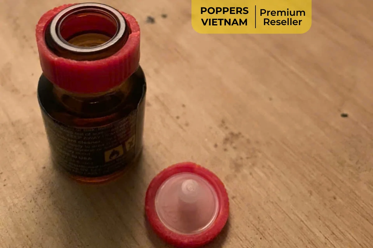 Hình ảnh chai popper Rush Black 10ml bị vỡ nắp