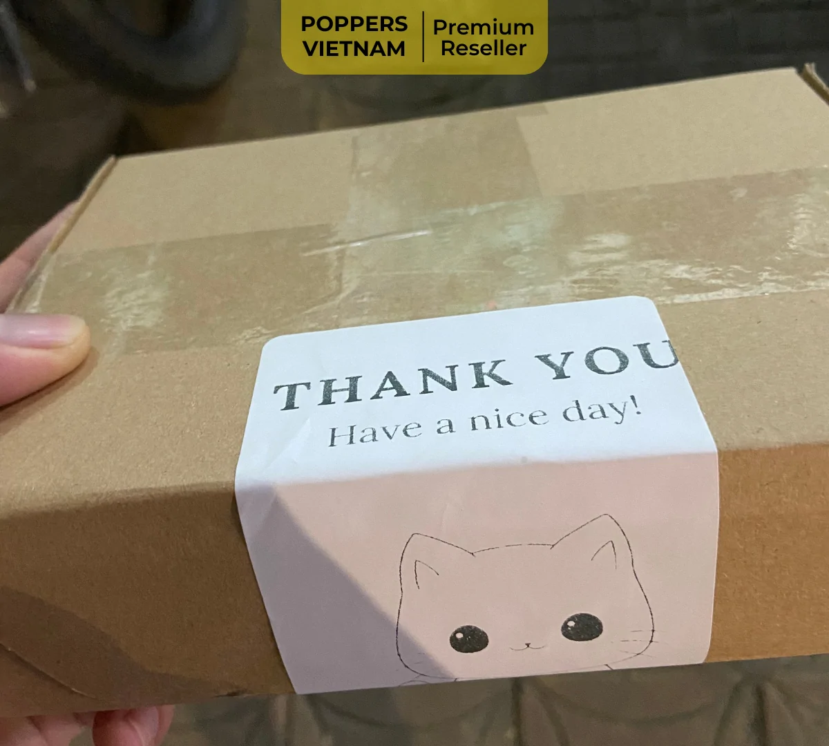 Discreet brown package for a poppers delivery in Vietnam, showing a thank you sticker. Fast and hassle-free delivery to hotel.