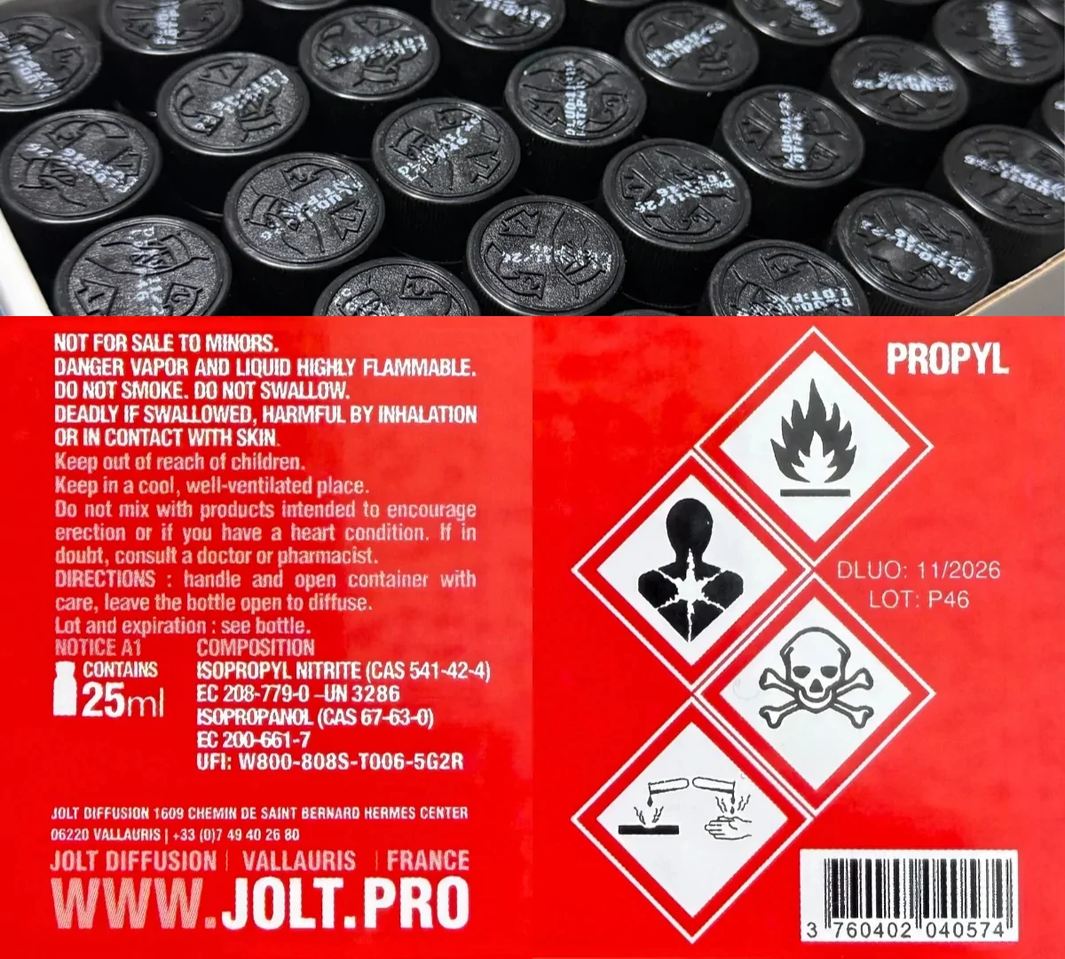 Hình ảnh là nhãn dán và các nắp chai được in DLUO (hạn sử dụng) màu trắng