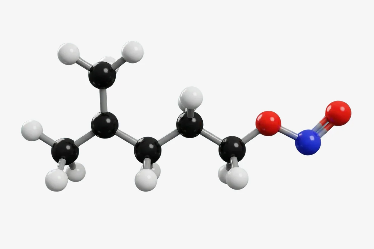 Hình ảnh là mô hình phân tử dạng 3D Amyl Nitrite (CAS 110-46-3).