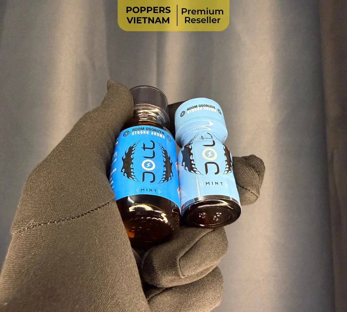 Hình ảnh là 2 chai popper Jolt Mint 10ml và 25ml với thiết kế xanh dương. Sản phẩm được chụp bởi cửa hàng tại Cần Thơ.