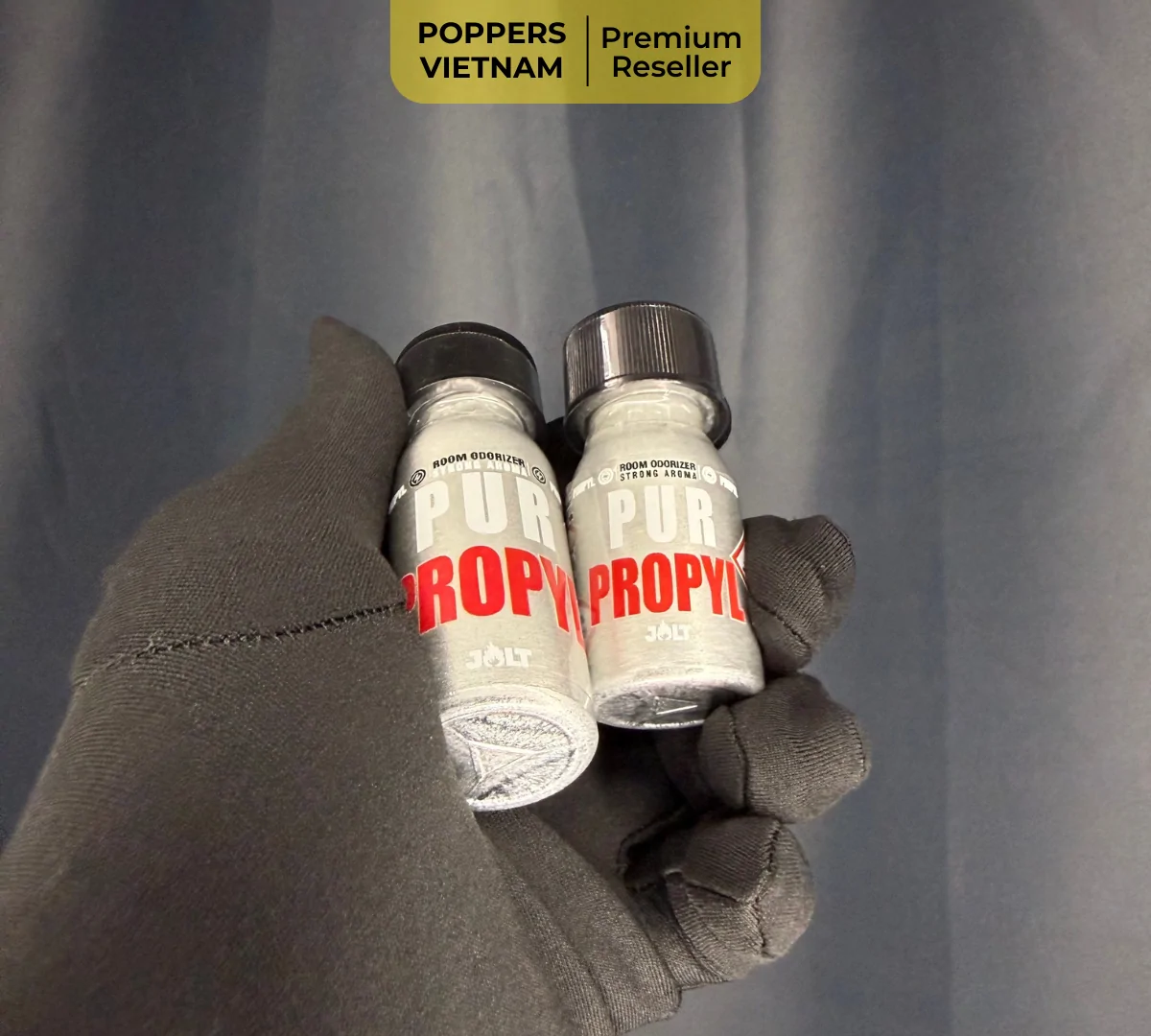 Ảnh thực tế 2 chai popper Jolt Pure Propyl, dung tích lần lượt là 10ml và 25ml. Chất liệu sản phẩm được làm từ nhôm y tế nguyên khối chắn chắn.