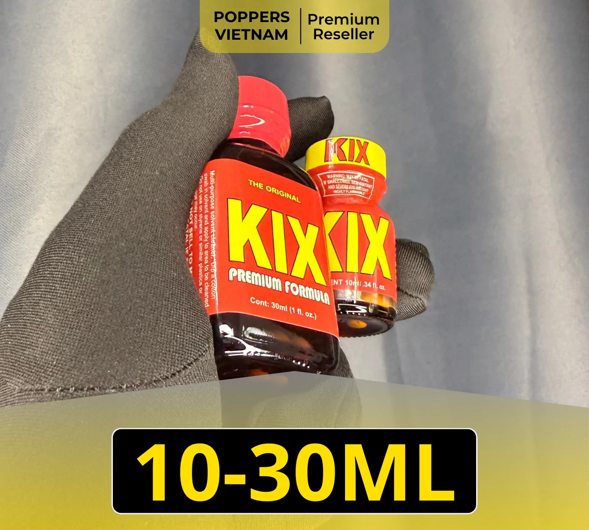 Hình ảnh là chai 2 popper KIX với dung tích lần lượt: 10ml và 30ml. Đây là sản phẩm thứ hai của nhóm "popper mạnh". Sản phẩm có màu đỏi tươi là chủ đạo kết hợp với tên sản phẩm "KIX" màu vàng rực rỡ.