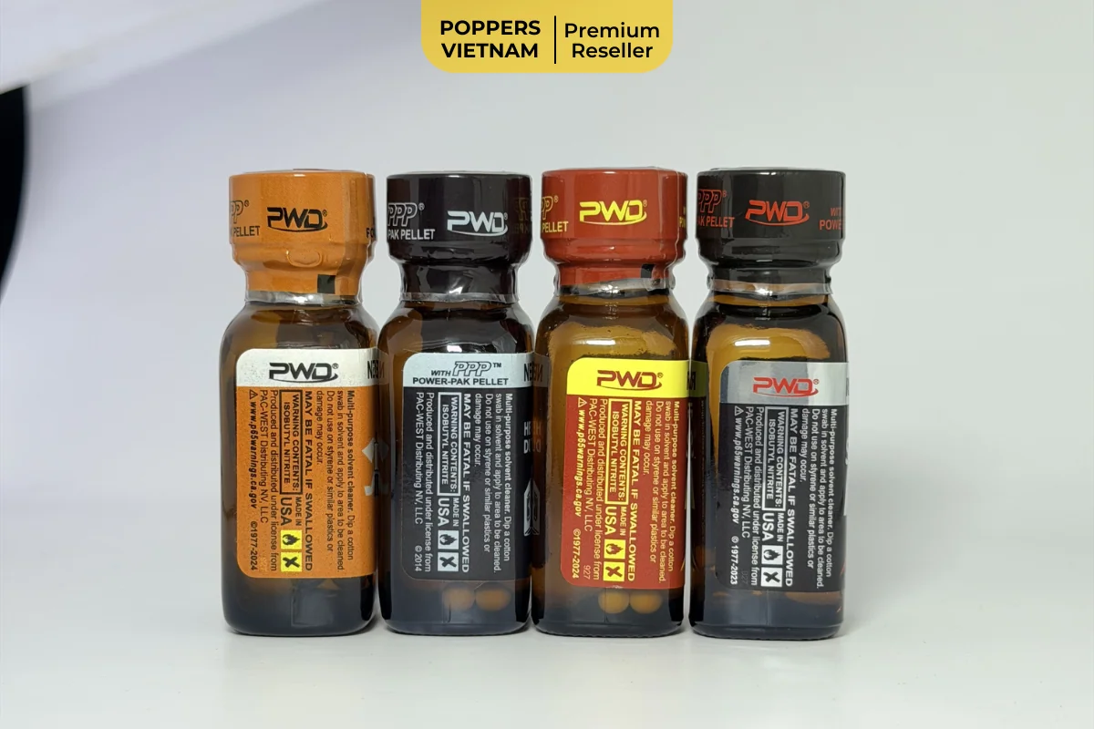 Ảnh chụp cận cảnh 4 chai popper Mỹ chứa thành phần chính là Isobutyl Nitrite: Iron Horse, Bolt, Super Rush & Rush Black 30ml.