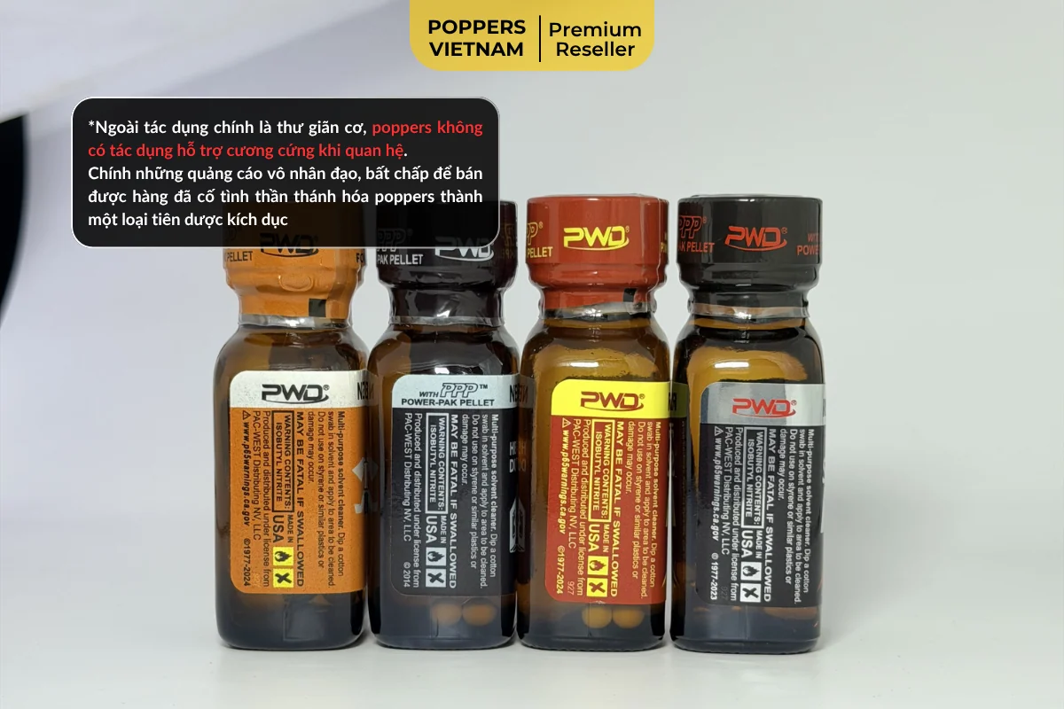 Hình ảnh là 4 chai poppers chính hãng Mỹ thuốc thương hiệu PWD. Ở trên có chèn chữ minh hoạ "Chính những quảng cáo vô nhân đạo, bất chấp để bán được hàng đã cố tình thần thánh hóa poppers thành một loại tiên dược kích dục. Sự thật dưới góc độ sinh lý học: Poppers hoàn toàn không phải thuốc cường dương."