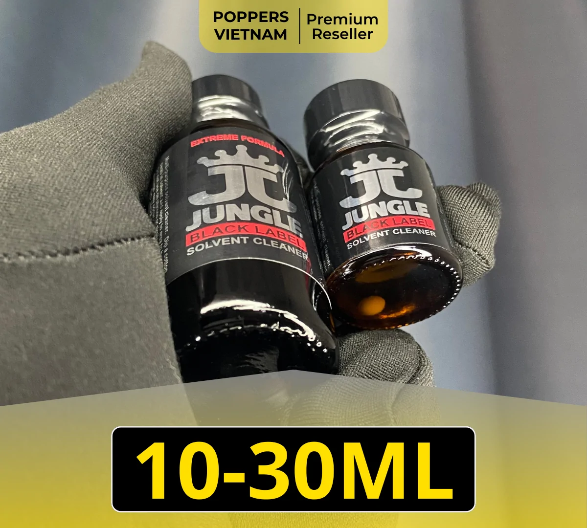 Hình ảnh là 2 chai popper Jungle Black 10ml và 30ml dành cho Bot. Sản phẩm được thiết kế với màu đen chủ đạo kết hợp với biểu tượng "JJ" bạch kim óng ánh.