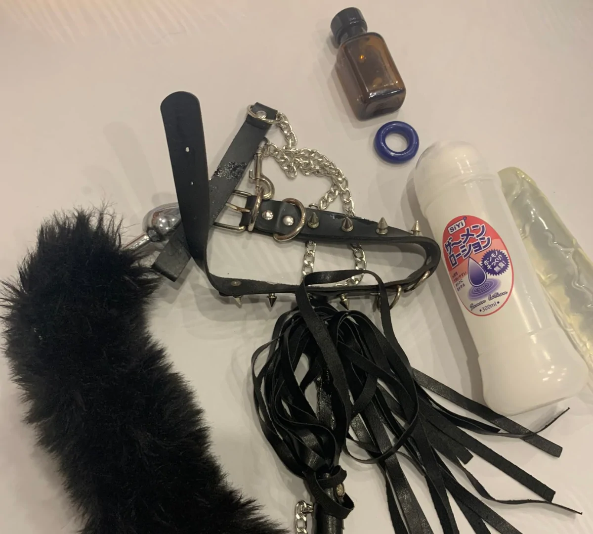 Hình ảnh mô tả các sản phẩm dành cho BDSM